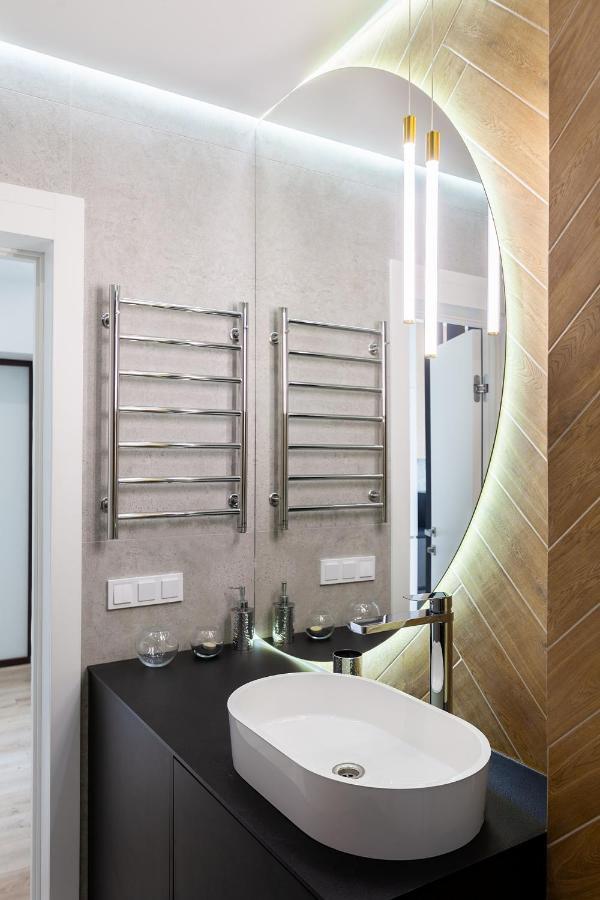 Royal Vip Jacuzzi Apart Lviv Buitenkant foto