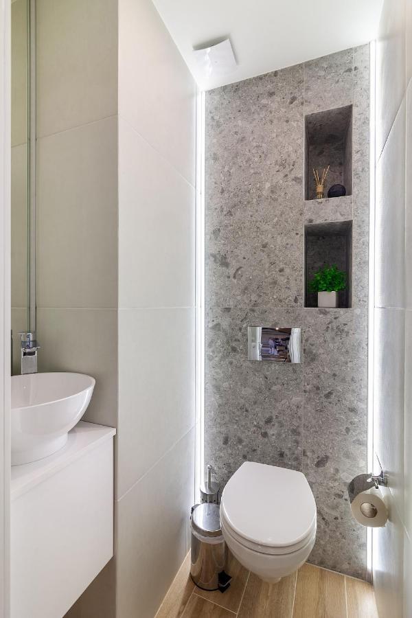 Royal Vip Jacuzzi Apart Lviv Buitenkant foto