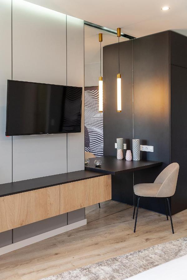 Royal Vip Jacuzzi Apart Lviv Buitenkant foto