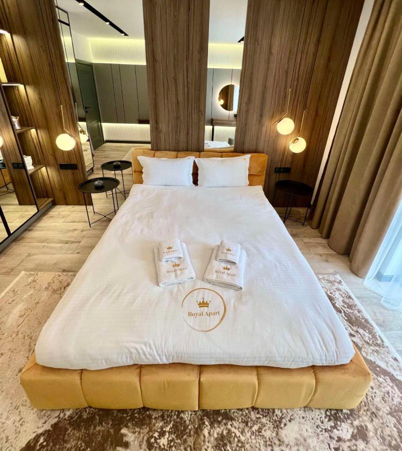 Royal Vip Jacuzzi Apart Lviv Buitenkant foto