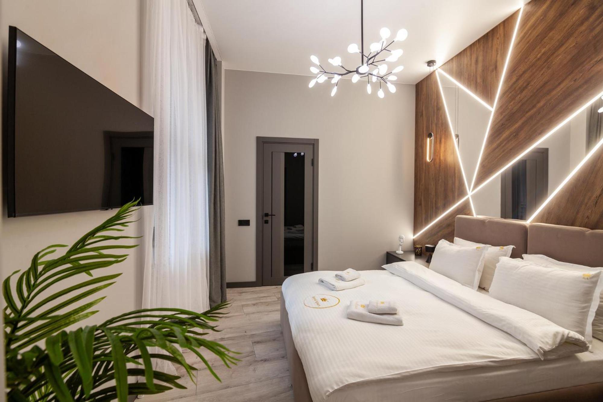 Royal Vip Jacuzzi Apart Lviv Buitenkant foto